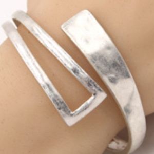 Brushed Silver Metal Cuff Bracelet Spring Closure Geometric Design Casual